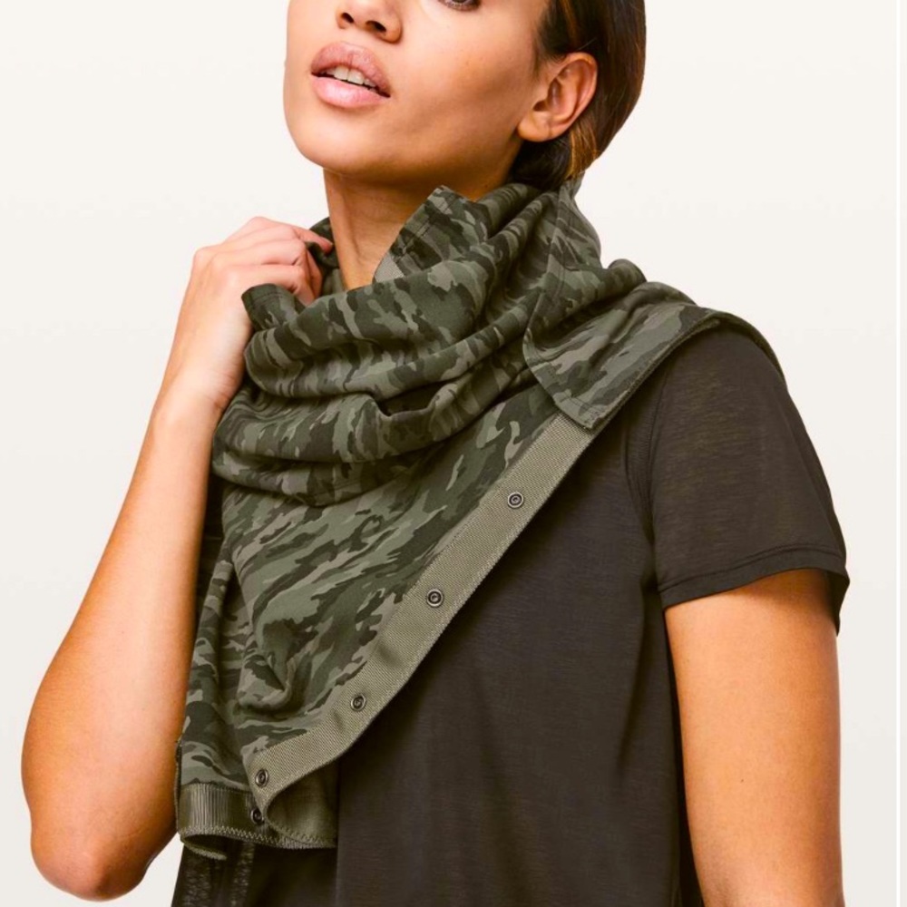 LULU LEMON VINYASA SCARF- CAMO